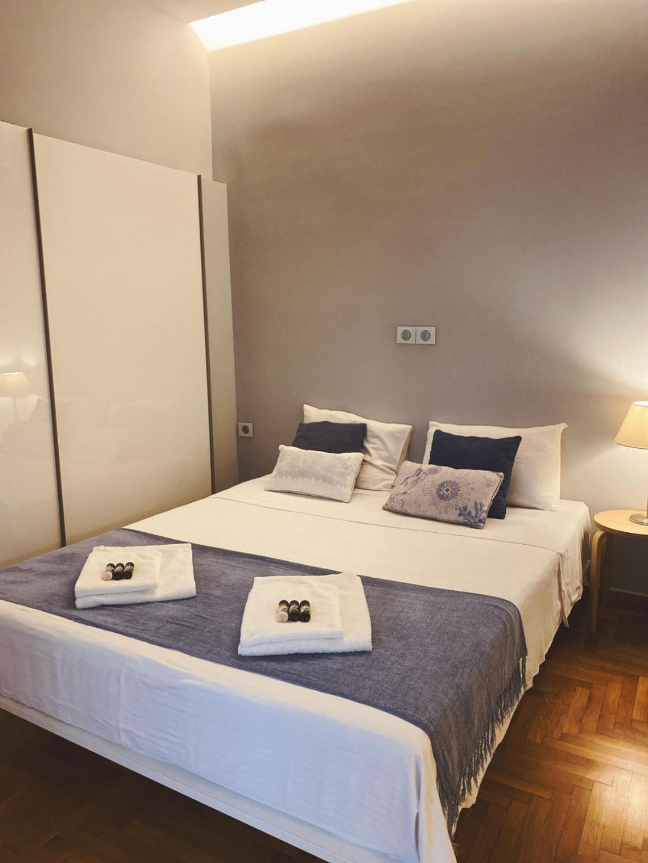 Cozy Newly Renovated 1 Bedroom Apartment In The Heart Of أثينا المظهر الخارجي الصورة